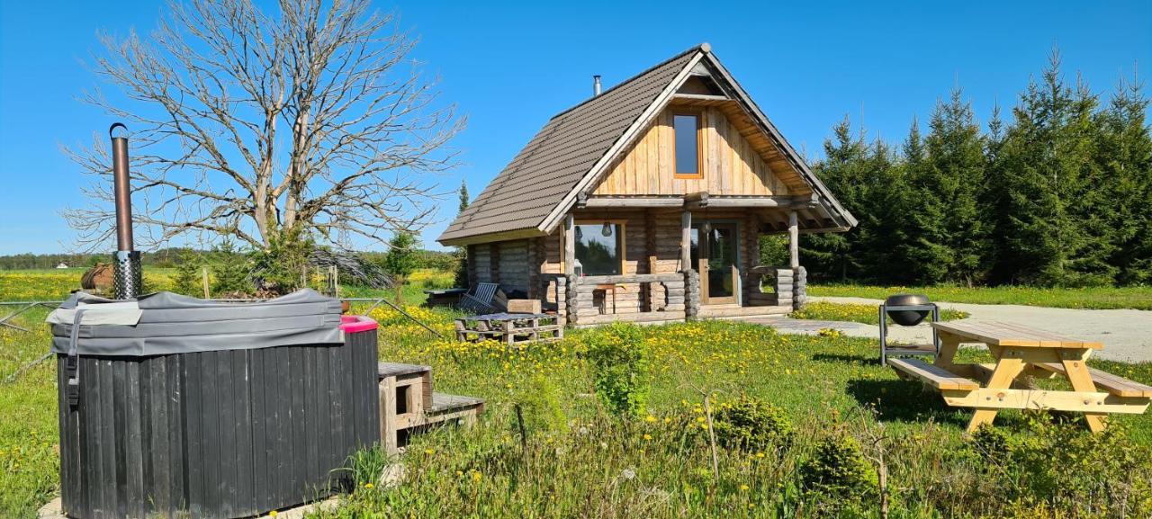 Romantic At Loghouse Vaeiketeemaja Uksnurme